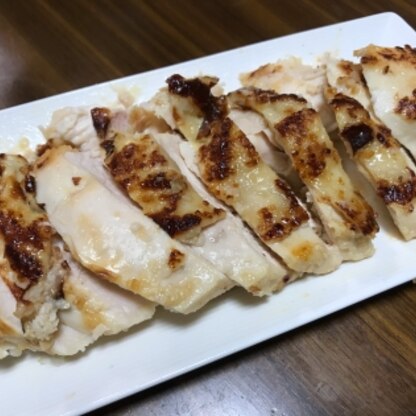 お肉が柔らかくて感動です！！
すごく簡単で美味しいのでリピします！
ただ、キレイに切り分けられないのが悩みです…笑